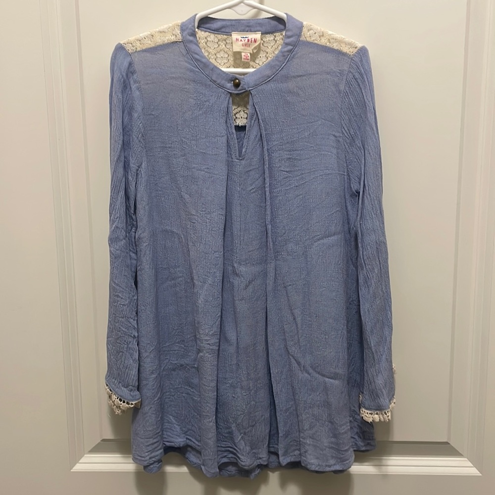 Hayden girls size 7/8 blouse light blue lace detail on shoulders & top back
